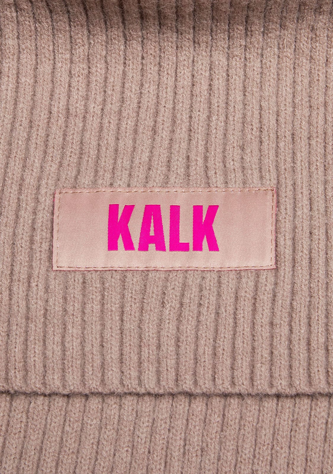 Beanie Flash Fuchsia + Scarf Globe Beige Kalk