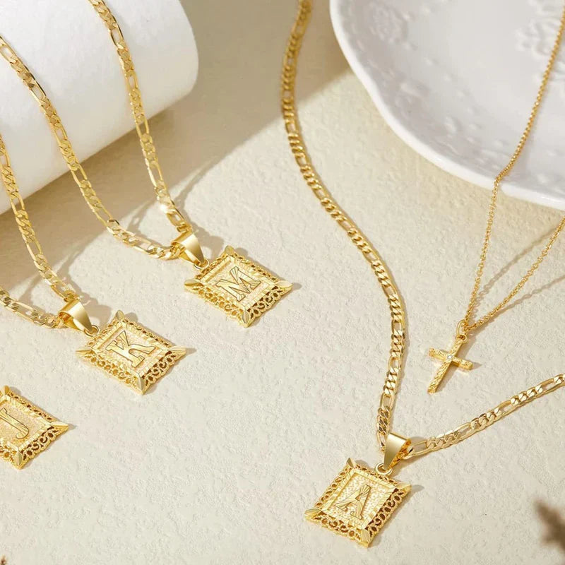 Cruz Inicial Collar Set | Oro