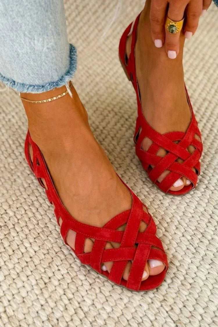 Flache Sandalen mit offener Spitze und gekreuztem Stoff
