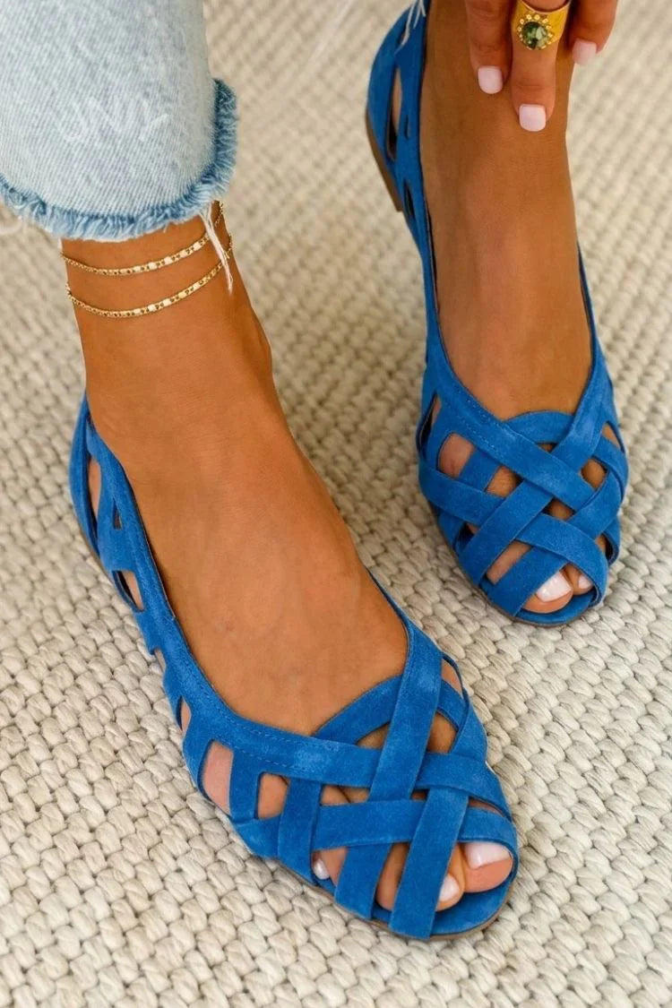 Flache Sandalen mit offener Spitze und gekreuztem Stoff