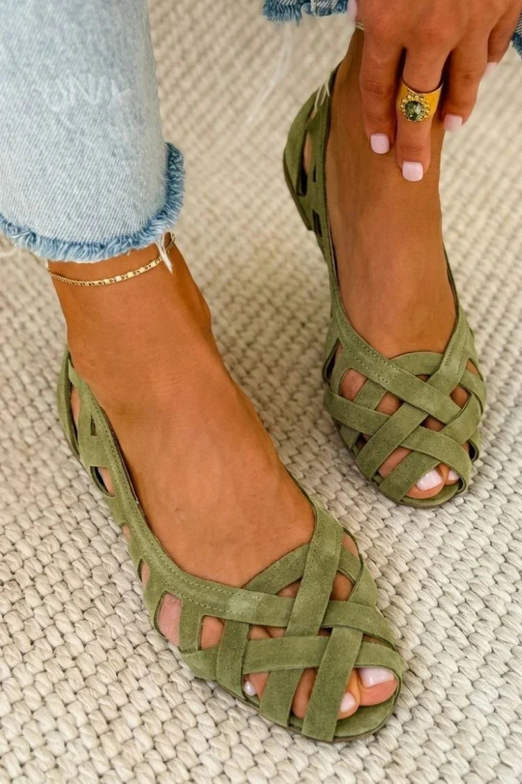 Flache Sandalen mit offener Spitze und gekreuztem Stoff