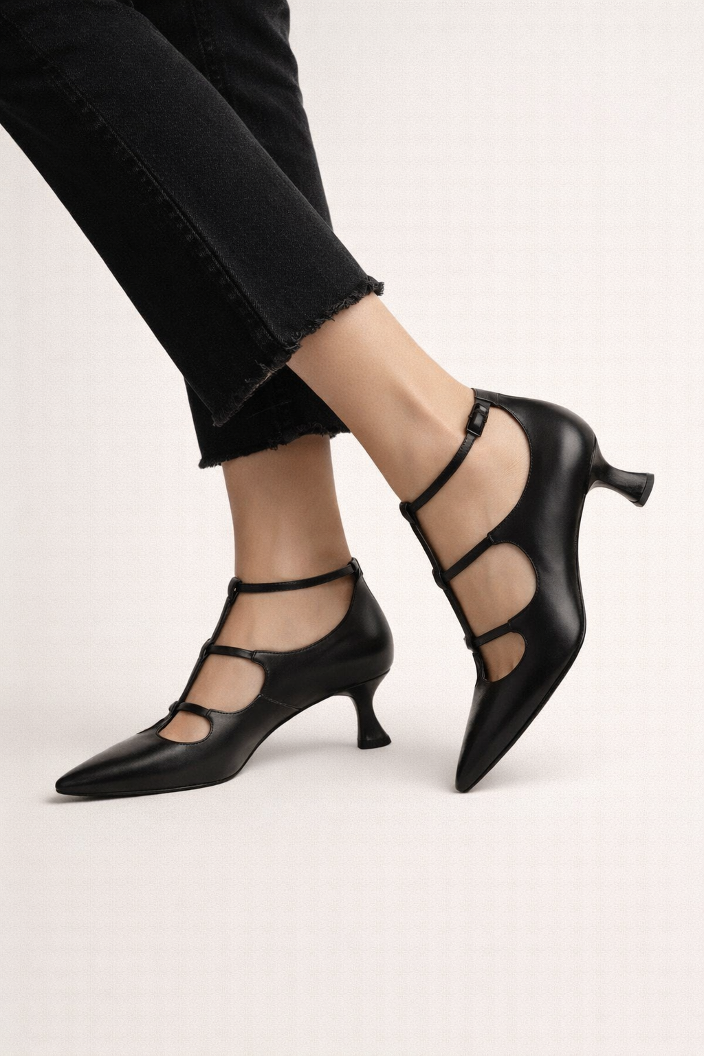 Noemí | Zapatos de mujer con correas y punta fina