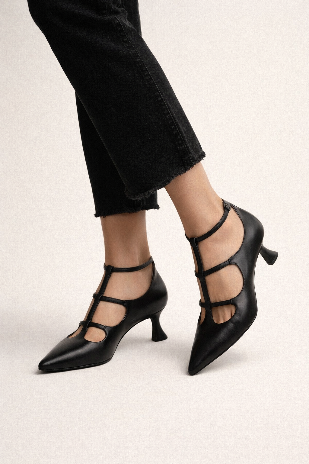Noemí | Zapatos de mujer con correas y punta fina