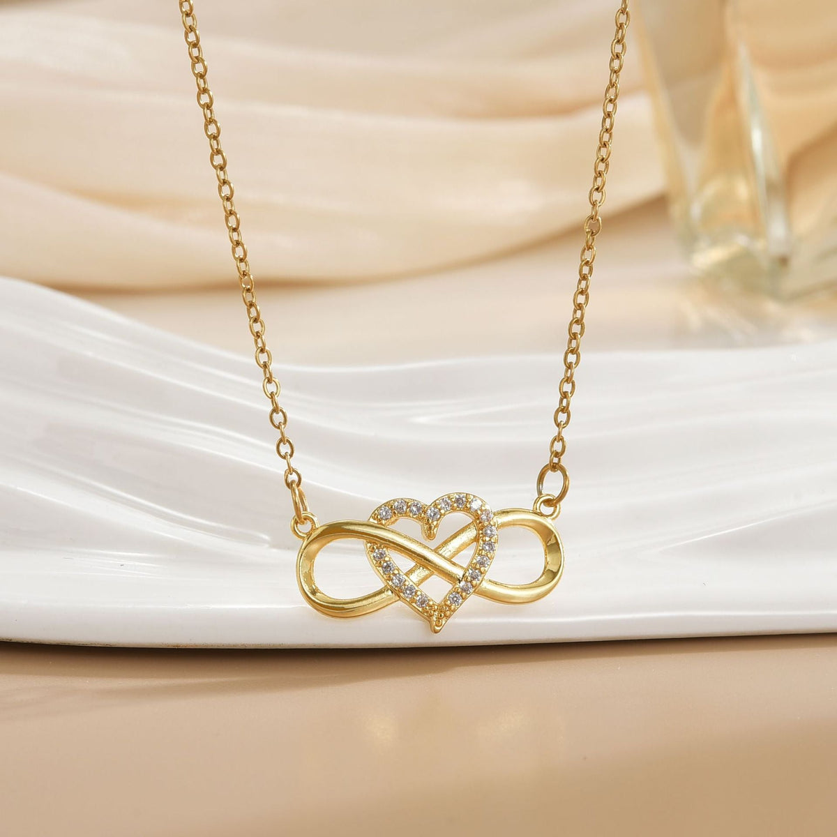 Amor Nudo Infinito Collar | Oro