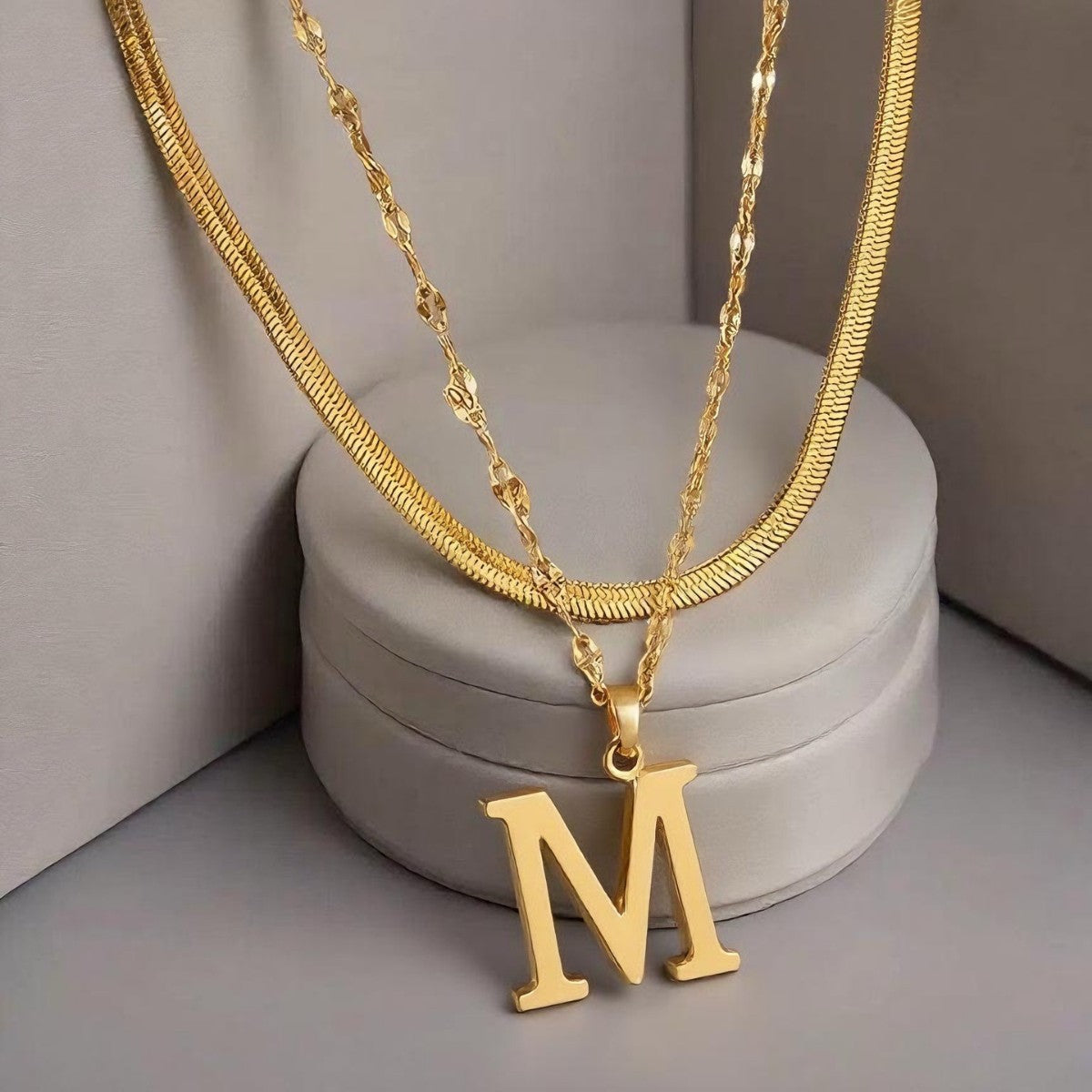 En capas Inicial Collar | Oro