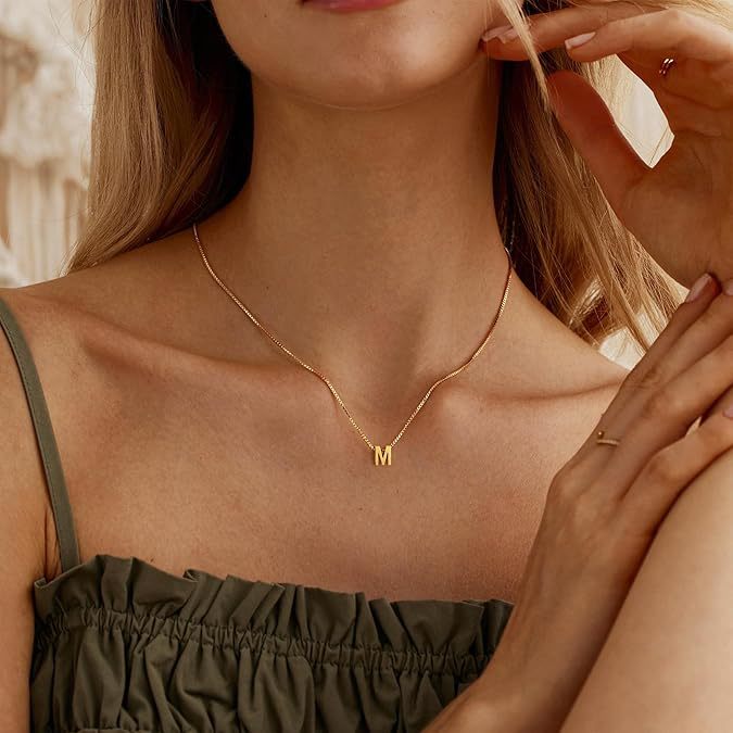 Amor Letra Inicial Collar | Oro
