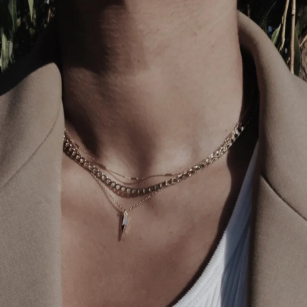 Plano Eslabón Curb Cadena Collar | Oro