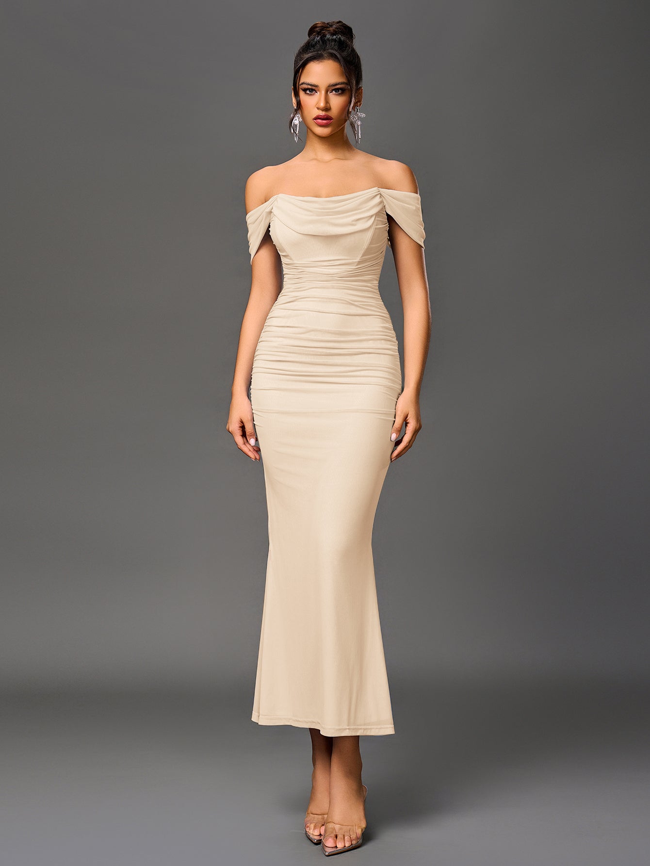 Vestido Bodycon Ajustado con Hombros Descubiertos, Fruncido y Cremallera Trasera