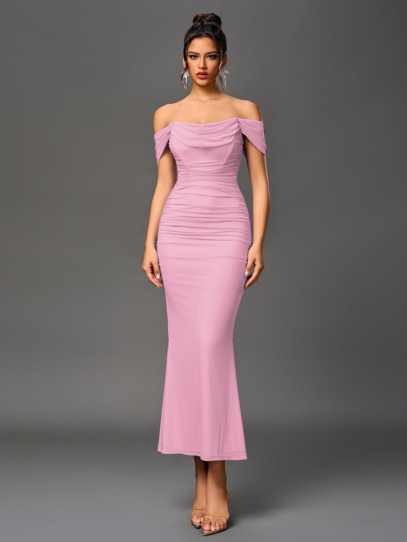 Vestido Bodycon Ajustado con Hombros Descubiertos, Fruncido y Cremallera Trasera