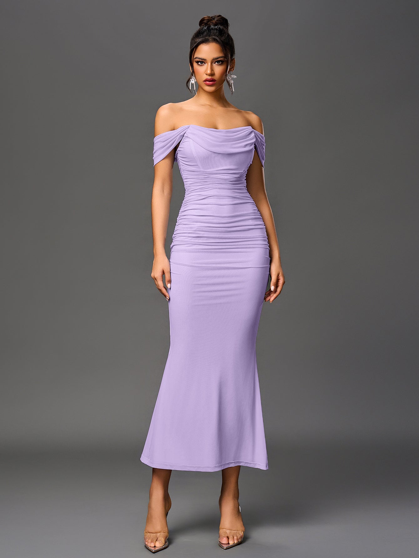 Vestido Bodycon Ajustado con Hombros Descubiertos, Fruncido y Cremallera Trasera