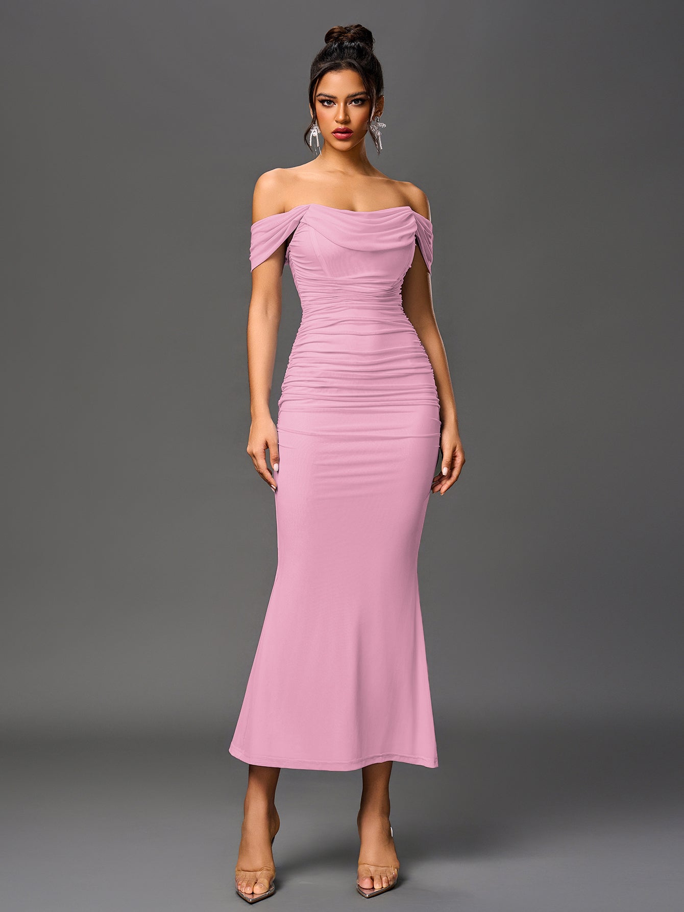 Vestido Bodycon Ajustado con Hombros Descubiertos, Fruncido y Cremallera Trasera