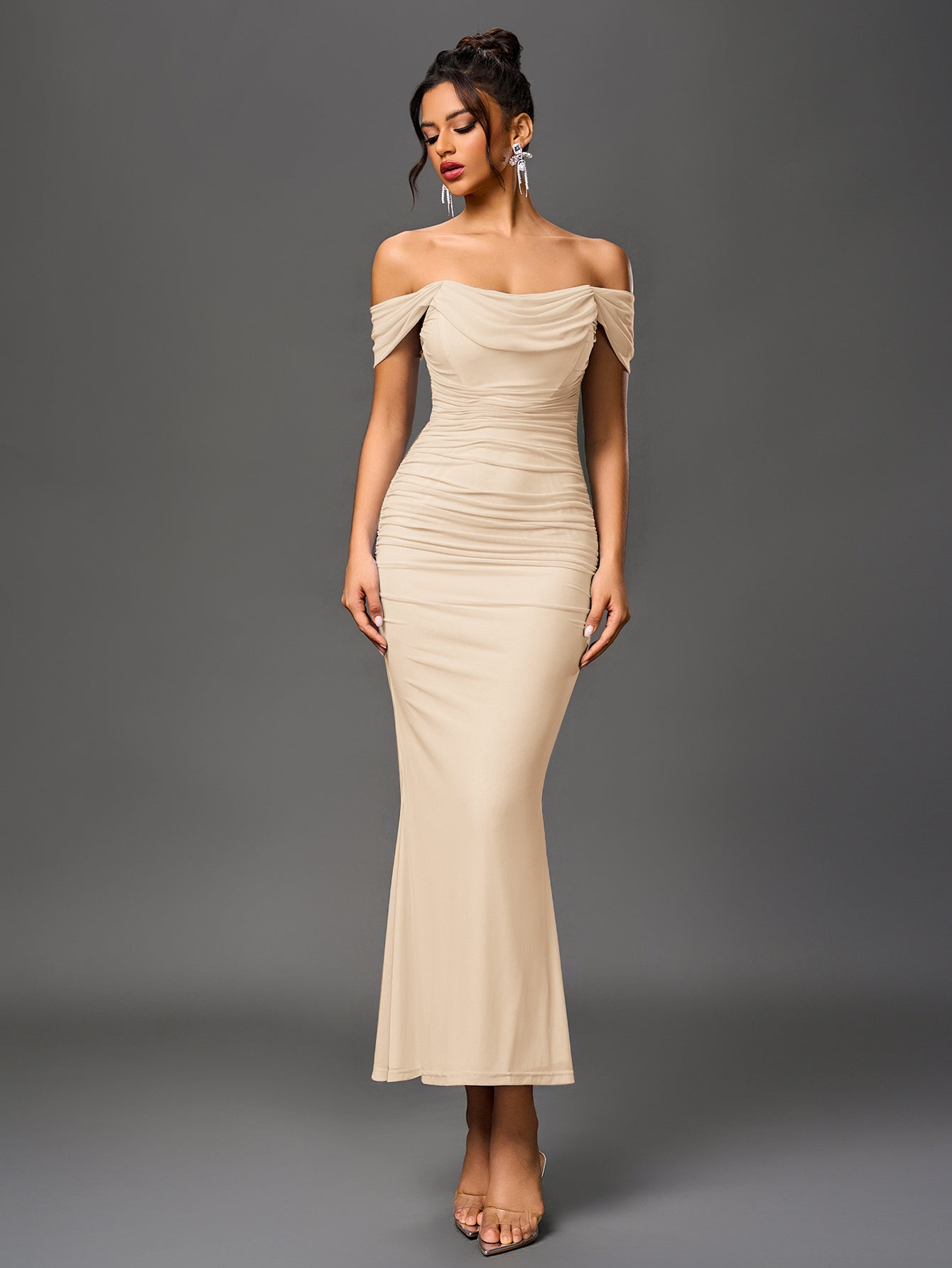 Vestido Bodycon Ajustado con Hombros Descubiertos, Fruncido y Cremallera Trasera