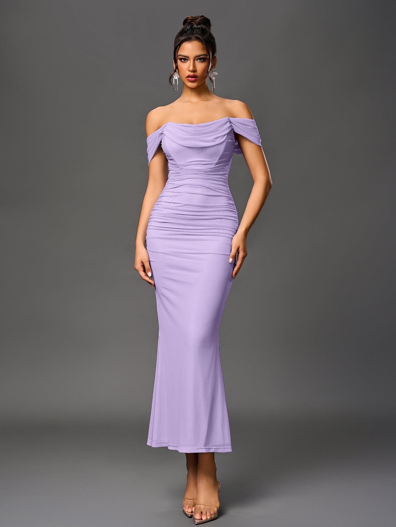 Vestido Bodycon Ajustado con Hombros Descubiertos, Fruncido y Cremallera Trasera
