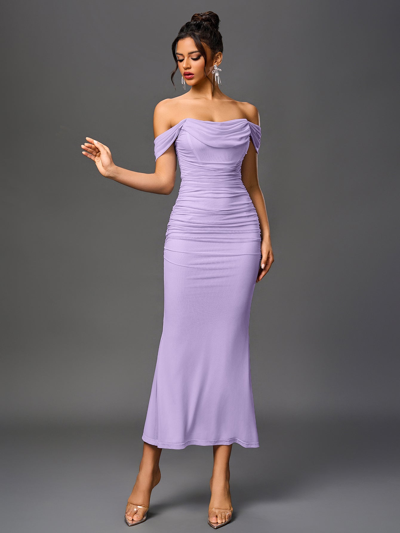 Vestido Bodycon Ajustado con Hombros Descubiertos, Fruncido y Cremallera Trasera