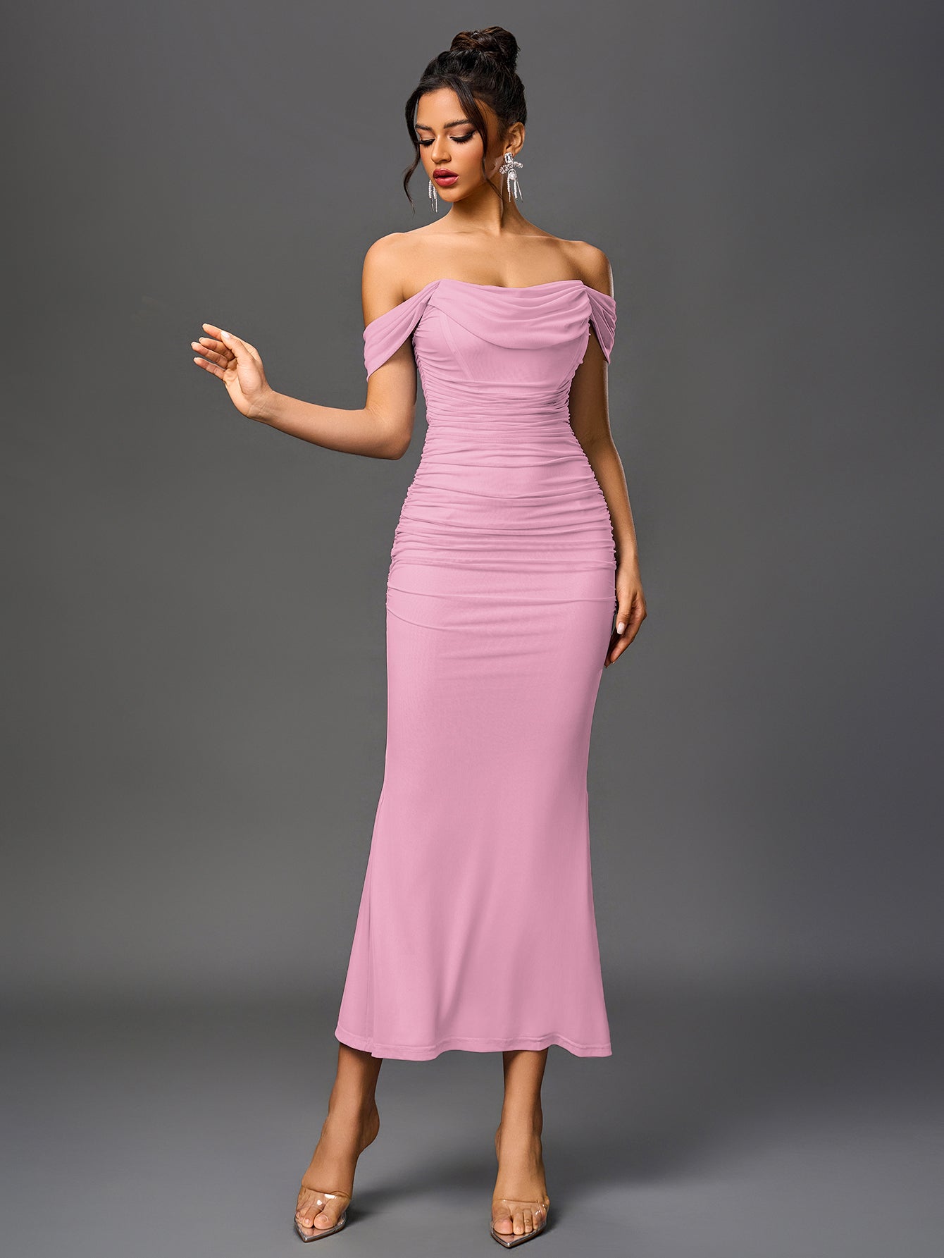Vestido Bodycon Ajustado con Hombros Descubiertos, Fruncido y Cremallera Trasera