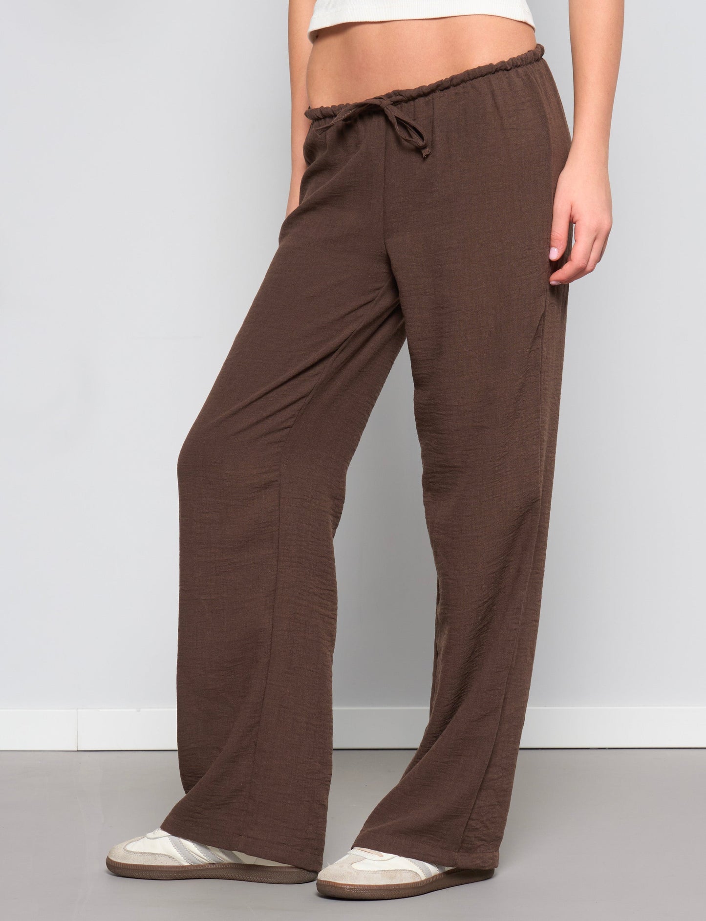 Pantalone effetto lino marrone