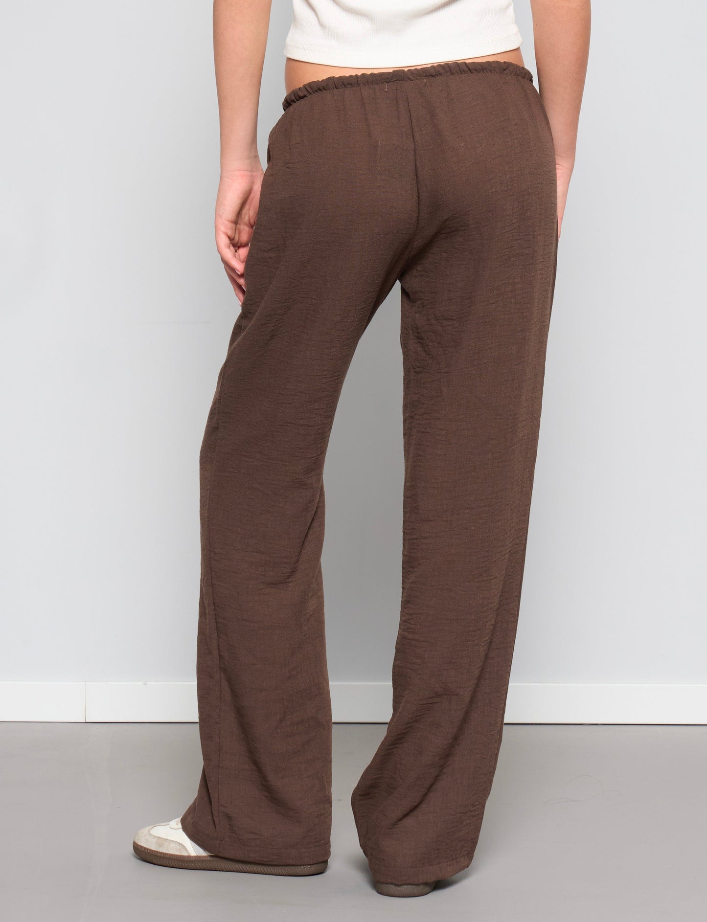 Pantalone effetto lino marrone
