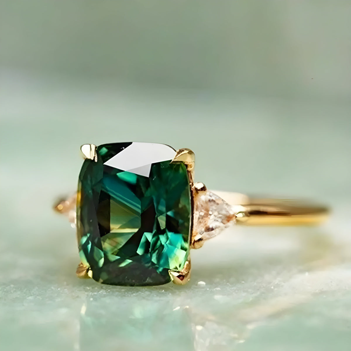 Anillo Elegante Cuadrado de Esmeralda