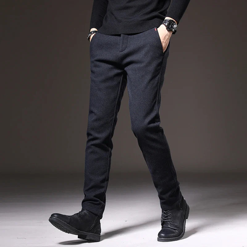 Pantalones elegantes de corte ajustado