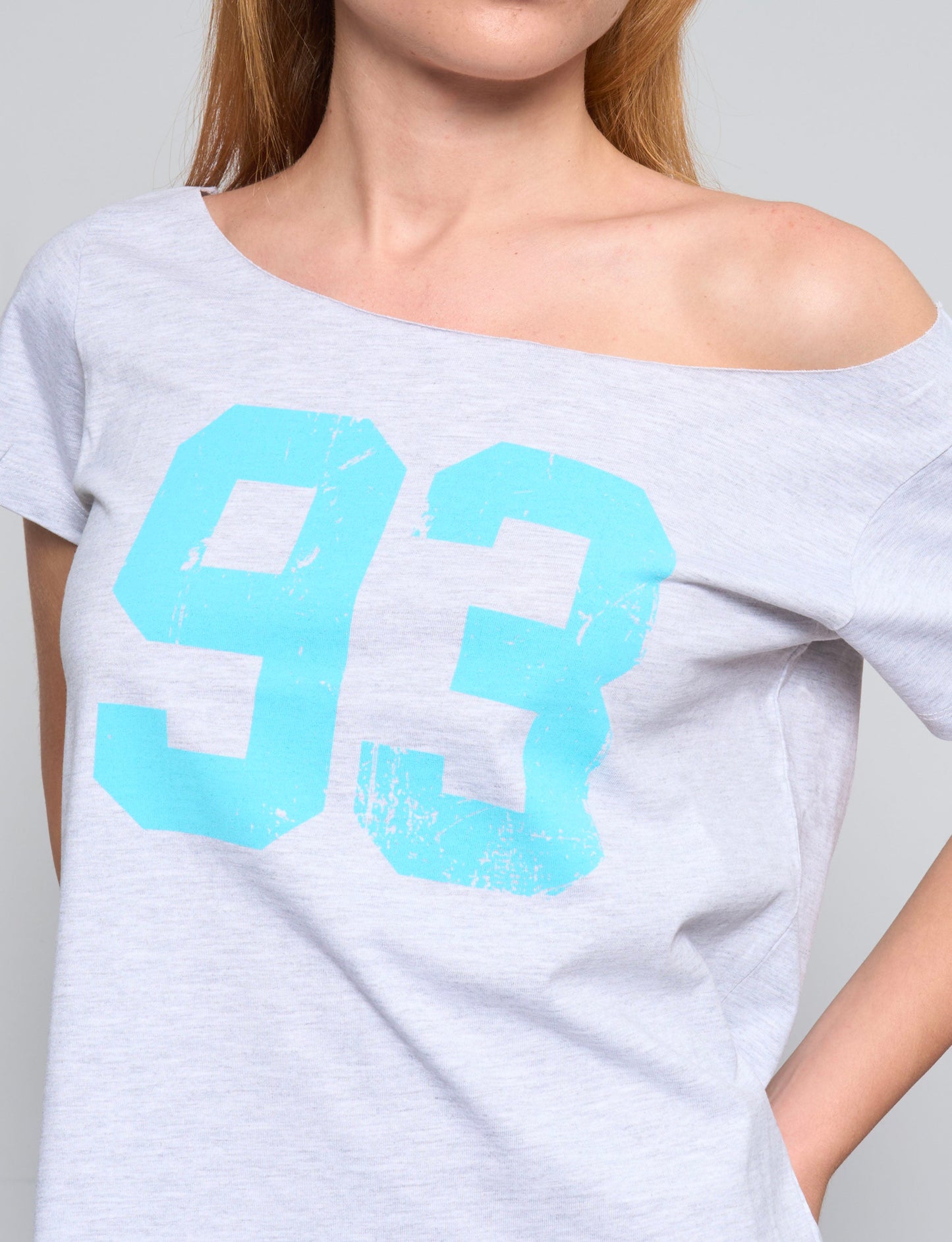 T-shirt asimmetrica con numero 93