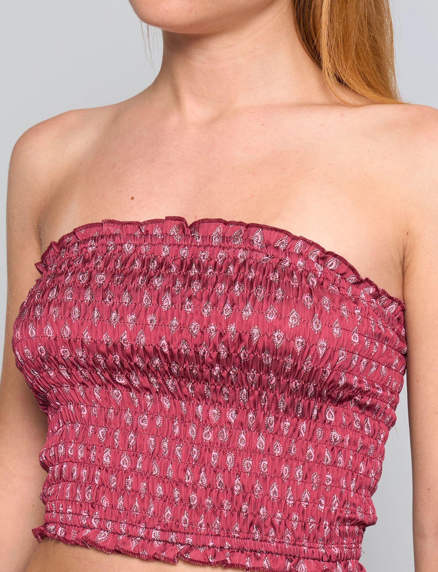 Top a fascia arricciato rosso