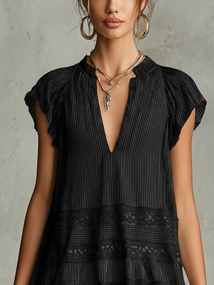 Raquel | Minivestido negro a rayas con encaje y volantes