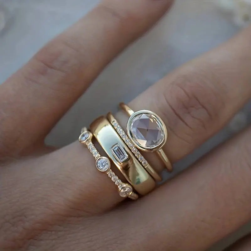 Set de Anillos Dorados Vintage con Circonita