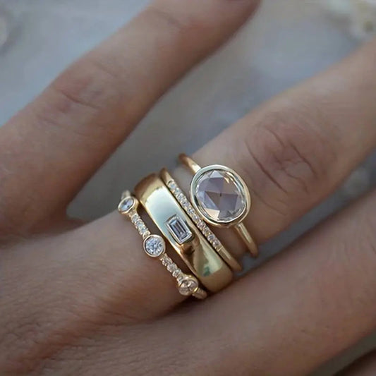 Set de Anillos Dorados Vintage con Circonita