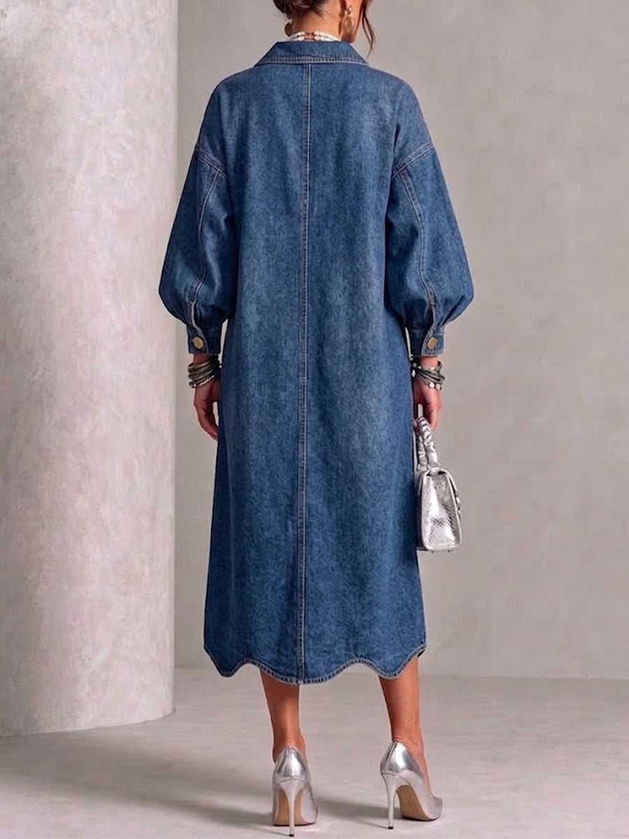 Vestido vaquero con solapas, botones dorados, mangas farol y bajo ondulado