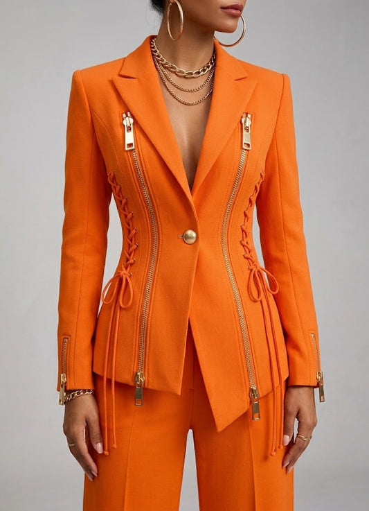 Blazer sastre elegante con detalles de cordones y cremalleras