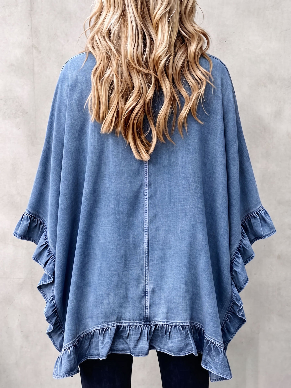 Cárdigan vaquero boho-chic con ribete de volantes