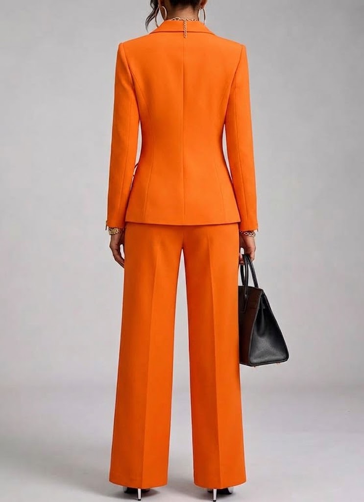 Blazer sastre elegante con detalles de cordones y cremalleras