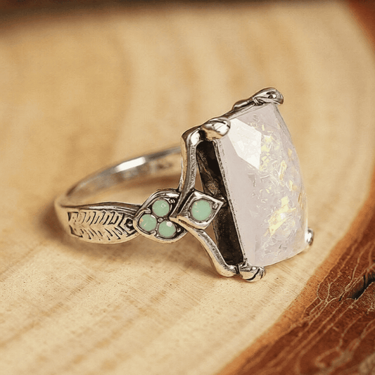 Anillo vintage de ópalo blanco y plata